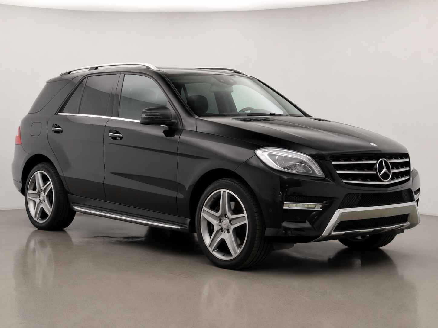 Black Mercedes ML 350 2014 luxury SUV