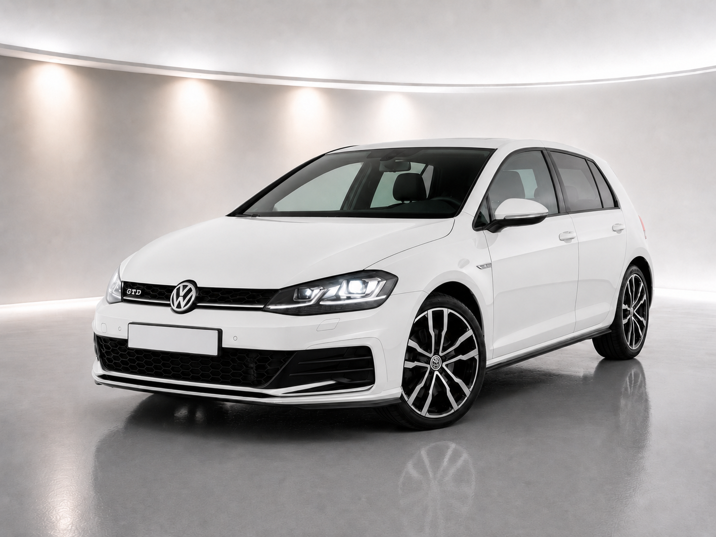 White Volkswagen Golf 7 2015 comfort hatchback